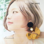 No.A441 ベロア調▸︎▹︎ビーズとフラワータッセル❁︎ ピアス / イヤリング