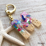 カラフルシェルのイニシャルキーホルダー
