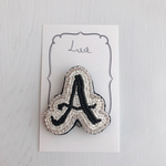 ビーズ刺繍のイニシャルブローチ☆Ａ