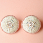 ＜Stella " Sis " ～遊び好きの星～＞刺繍ピアス◎レトロピンク×クリーム◎２way★ロングポスト/アレルギー対応変更可能