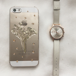 かすみ草と金箔のiPhoneケース