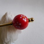 赤に金ラメ小花のかんざし