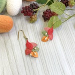 葉っぱのピアス 〜秋山の風を感じる紅葉色