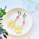 ビーズと小花のレース編みイヤリング or ピアス