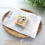 ★【在庫品】[羊毛フェルトのパン屋さん] パンの上でおにぎりピクニックトースト ( ブローチ・ボールチェーン・マグネット・キーホルダー )