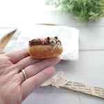 [羊毛フェルトのパン屋さん] 本物みたいにフワフワ　メロンパンブローチ　( ミニサイズ )