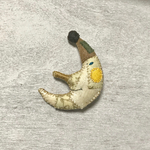 お月さまブローチ