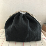 大きな巾着（ハンドワッシャーリネン黒×コットンストライプ）