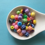 ボーダーのアクリルビーズ（15種類/アソート/8mm/60個）