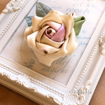 つまみ細工の薔薇コサージュ