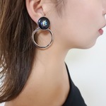 大ぶりシルバーリングと輝くホログラムのレジンピアス★アレルギー対応★
