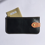 【再販】２つ折にもなるスリムな本革の財布 ブラック  ミニ財布