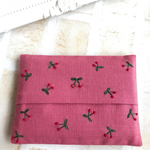 手刺繍おとなサイズポケットティッシュケース《ルンルンさくらんぼA》