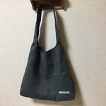 ＊がま口おまけ付き＊【チャコールグレー×ミニドット】トライアングルバッグ  M