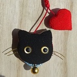 ちりめん根付け　ねこ  (黒猫&ハート) 