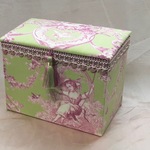 マスク用ボックス　(ブランコに乗った少女・トワルドジュイ・カルトナージュ・緑)