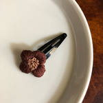 お花のししゅうのぱっちんぴん  チョコ