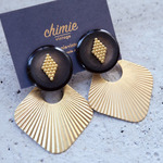 【2点のみ】【chimie vintage collection-82 】フランスヴィンテージボタンとヴィンテージ真鍮イヤリング・ピアス