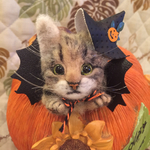 羊毛フェルトハロウィン キジトラ猫のブローチ