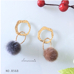 No.B568 人気♕ファー × ゴールドリング お洒落ピアス / イヤリング