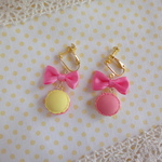 再販♡　マカロンとリボンのイヤリングor ピアス　ピンク×イエロー