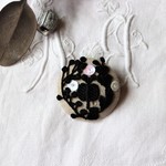 フランス リネン＋北欧ブラックレース＊ブローチ＊スパンコール＊スワロフスキー