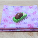 ポケット付ガーゼハンカチ　サニタリーポーチ　雪の結晶　ピンク