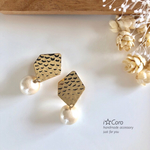 コットンパールと輝くゴールドプレート♢simple earring or pierce