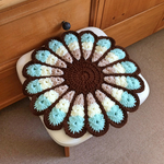 レトロでカラフルなお花円座　bweg