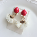 いちごホイップとフラワータッセル♡イヤリングorピアス