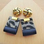 Cuir（キュイール）秋色☆本皮/リアルレザーリボン＆ヴィンテージボタンピアス/ネイビー