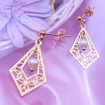 透かしパーツとパールのピアス