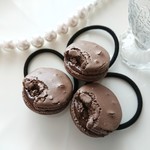 かじりかけ☆チョコレートマカロンのヘアゴム♪