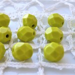 チェコビーズ　抹茶削り気味３０個