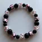 モノトーンの中の桜