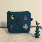 グリーンクロスの刺繍ポーチ