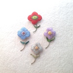 【再販】フェルトと刺繍のポピーブローチ 