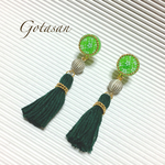 秋グリーンタッセルのイヤリング／ピアス