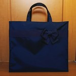 再販 サブバッグB大 自立 お受験 紺ふっくらりぼん ナイロン 後ろポケット付  底板、底鋲付 ファスナー付  サイドポケット付 ドリンクホルダー付 HandmadeTakako
