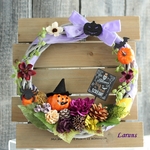 ハロウィンリース26㎝直径　パープルのおリボンとゴーストと秋の木の実がいっぱい　オレンジパンプキンとコスモスとダリアリース　ハロウィンイベントに