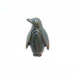 陶器ブローチ　(立)ペンギン(サビ青)