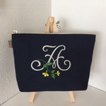 帆布の選べるイニシャル刺繍のポーチお花柄イエローパープルピンク　１８㎝