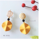 No.B581 オシャレな マスタード × アンティーク お洒落ピアス / イヤリング