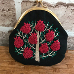 刺繍のがま口財布