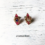 アシンメトリー ビジュー プチピアス   チタンピアス(ボルドー)