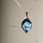 とりあえず一点 ブラックホールに君との想い出を。 宇宙レジン レジン鉱石のシンプルネックレス