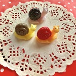 こっち見てるっ！カタツムリのミニチュア★大きめ★3色セット