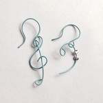 【powder blue の　ヘ音記号にも愛を　ピアス】