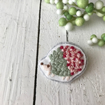 ぺたんこ刺繍ブローチ 花ねずみ 
