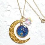 北斗七星を抱いた月ネックレス